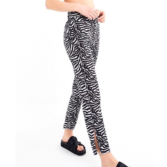 UO Skylar Split Hem Jeans - Picture 3 of 4